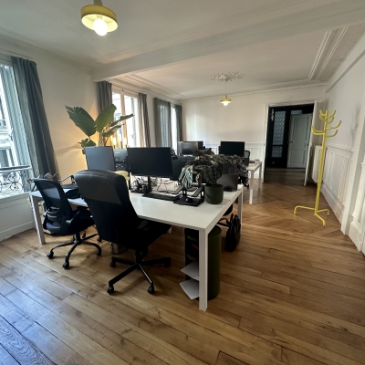 9. Bureau 1 - 1.jpg